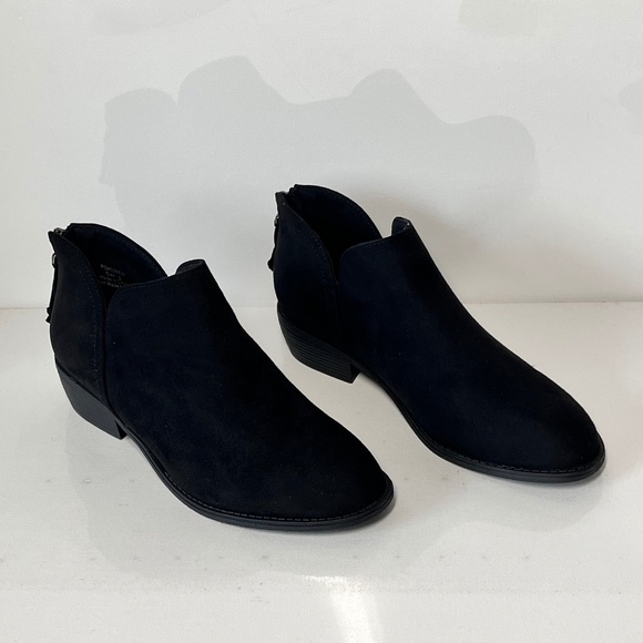 Journee Collection Livvy Bootie - Picture 1 of 7